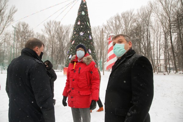 Юрий Шалабаев проверил, как к Новому году украшают Канавинский район