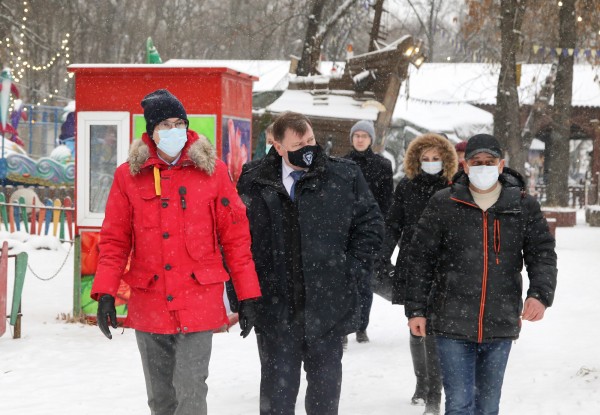Юрий Шалабаев проверил, как к Новому году украшают Канавинский район