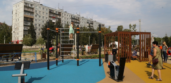 Ремонт и монтаж уличного освещения в скверах Московского района провели в рамках нацпроекта «Жилье и городская среда»