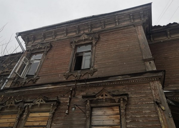 Украденный наличник вернули на дом-ОКН в центре Нижнего Новгорода