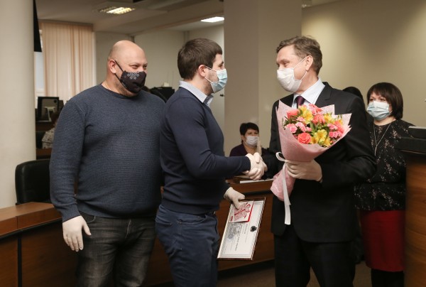 Нижегородских предпринимателей-победителей конкурса «Новогодний Нижний-2021» наградили сегодня в городской администрации Нижегородских предпринимателей-победителей конкурса «Новогодний Нижний-2021» наградили сегодня в городской администрации