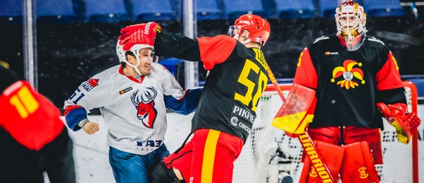 Поборолись с «шутами» Поборолись с «шутами»