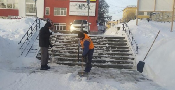 Глава Советского района потребовал от коммунальщиков предоставлять ему фотоотчеты уборки снега по отработке обращений жителей в соцсетях   