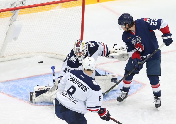 Рождественским вечером встречаемся на хоккее!