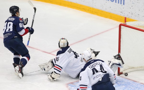 Рождественским вечером встречаемся на хоккее!