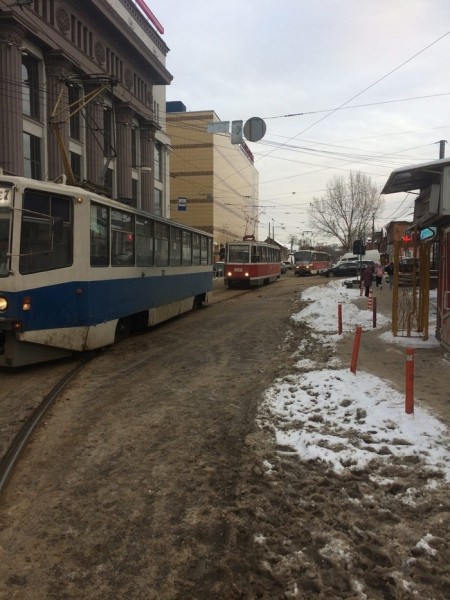 Трамваи встали на улице Чкалова в Нижнем Новгороде из-за ДТП