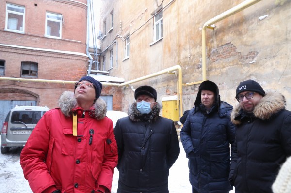 Юрий Шалабаев проверил качество уборки снега в Нижнем Новгороде по адресам, указанным жителями