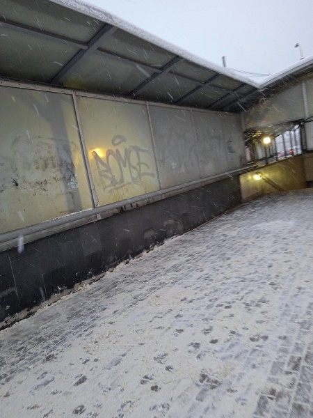 Вандалы испортили новый ремонт в пешеходном переходе на Лядова Вандалы испортили новый ремонт в пешеходном переходе на Лядова