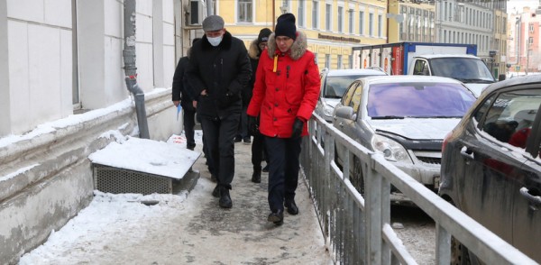 Юрий Шалабаев проверил качество уборки снега в Нижнем Новгороде по адресам, указанным жителями