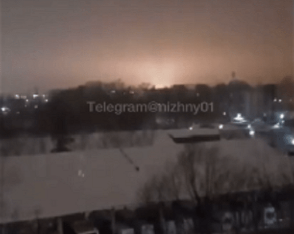 Жители заметили необычные вспышки в небе над Нижним Новгородом