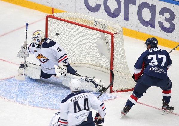 Рождественским вечером встречаемся на хоккее!