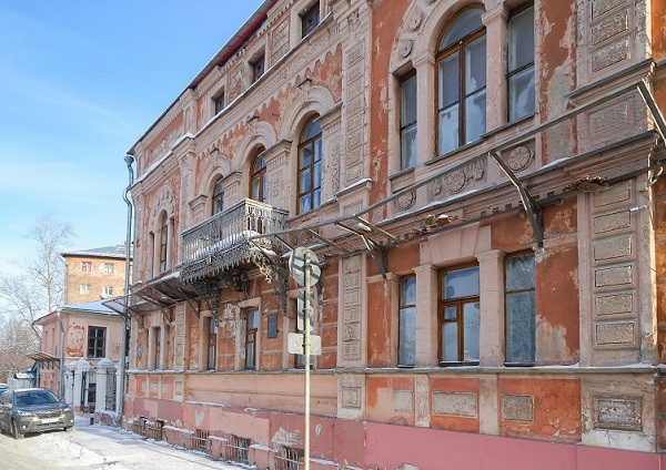 Декоративные розетки XIX века обнаружили при реставрации нижегородского музея Добролюбова 