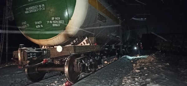 Опубликованы фото с места схода поезда в Нижегородской области