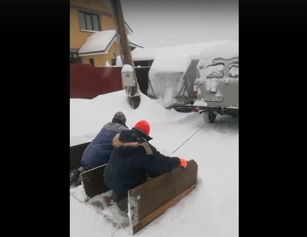 Балахнинцы показали необычную уборку снега