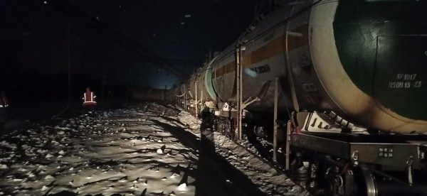 Опубликованы фото с места схода поезда в Нижегородской области