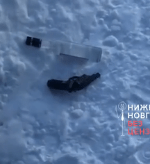 Вооруженный мужчина угрожал прохожим на улицах