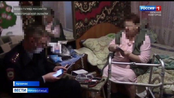 В Арзамасе полицейские вернули пенсионерке похищенные мошенниками деньги