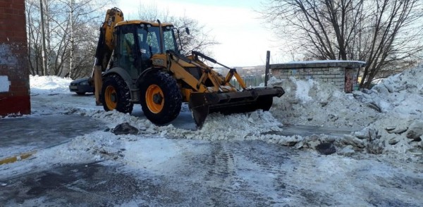 В Нижегородском районе продолжается комплексная уборка снега в микрорайонах Верхние Печеры и Усиловский