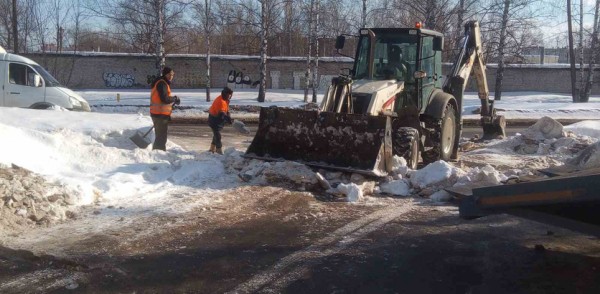 155 дорожных рабочих и 900 дворников убирают от снега Автозаводский район 155 дорожных рабочих и 900 дворников убирают от снега Автозаводский район