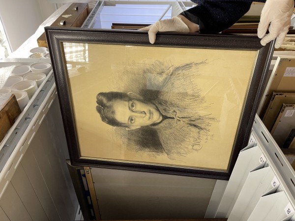 На YouTube-канале «КультурНО» вышло новое видео из хранилища графики Нижегородского художественного музея 