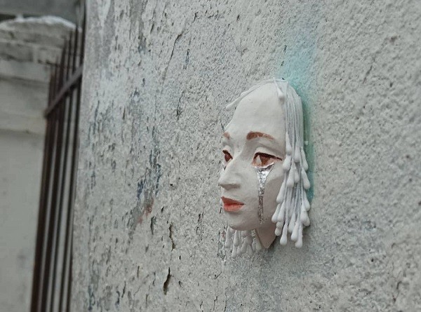 Уличная художница спрятала 15 кукольных голов в центре Нижнего Новгорода Уличная художница спрятала 15 кукольных голов в центре Нижнего Новгорода