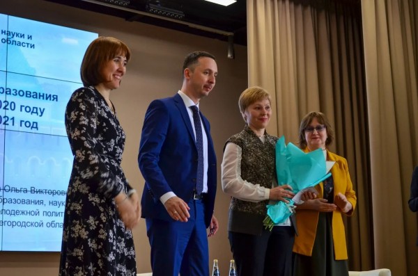 Награды федерального и регионального уровней вручены 30 работникам сферы образования и 4 образовательным организациям региона 