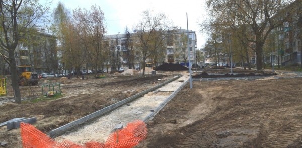 Световые опоры начали устанавливать в сквере «Выставка цветов» и в сквере на улице Куйбышева, благоустраиваемых в рамках нацпроекта «Жильё и городская среда»   