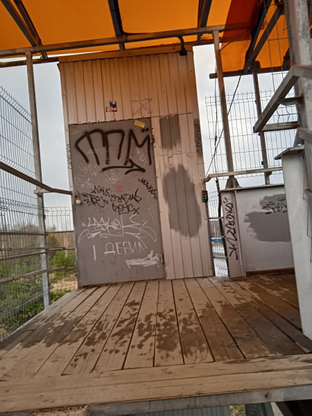 Нижегородцы пожаловались на состояние надземного пешеходного перехода у ТЦ МЕГА