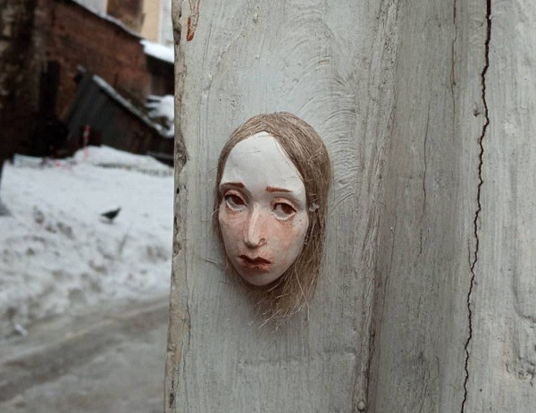 Уличная художница спрятала 15 кукольных голов в центре Нижнего Новгорода Уличная художница спрятала 15 кукольных голов в центре Нижнего Новгорода