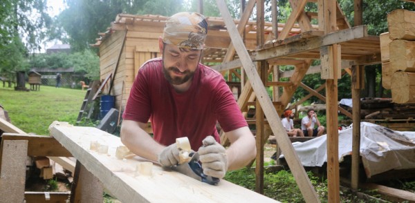 Завершилась реставрация резных наличников, оконных и дверных колод «Дома Павловой» в музее-заповеднике «Щёлоковский хутор»