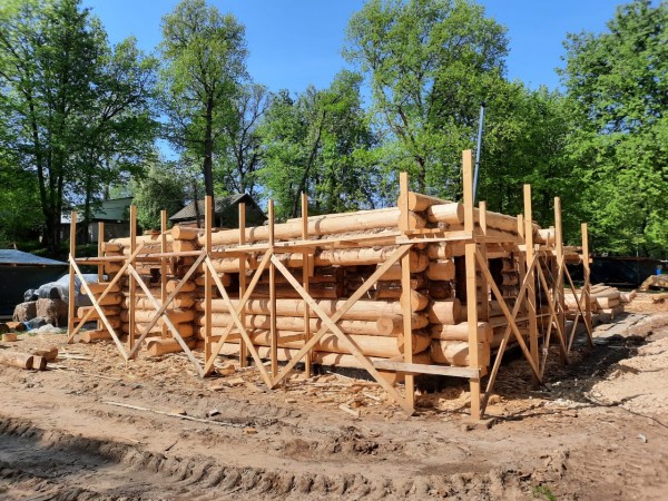 Завершилась реставрация резных наличников, оконных и дверных колод «Дома Павловой» в музее-заповеднике «Щёлоковский хутор»