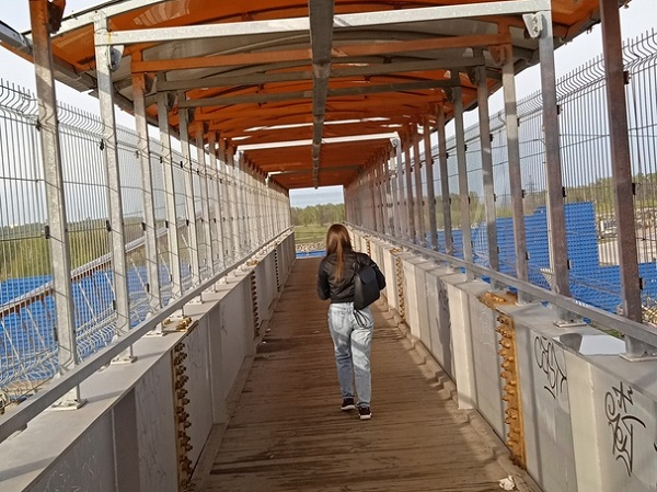 Нижегородцы пожаловались на аварийный надземный переход у ТЦ «Мега»