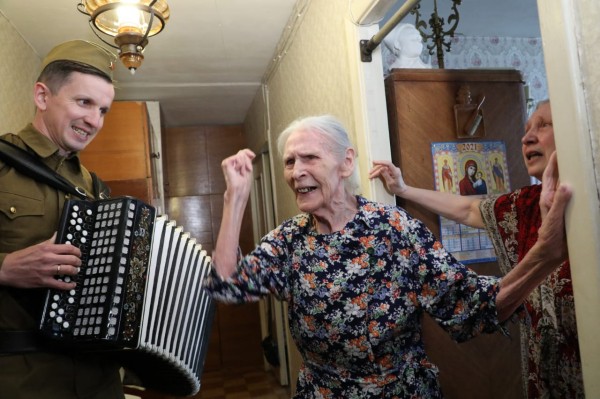 Нижегородского Героя Советского Союза с Днем Победы поздравила фронтовая бригада Нижегородского Героя Советского Союза с Днем Победы поздравила фронтовая бригада