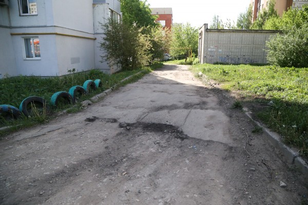 Благодаря благоустройству придомовой территории по ул. Композитора Касьянова решат проблему подтопления подвала дома Благодаря благоустройству придомовой территории по ул. Композитора Касьянова решат проблему подтопления подвала дома