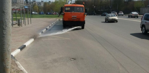 В Московском районе очищают дороги и газоны от мусора, а остановки – от объявлений В Московском районе очищают дороги и газоны от мусора, а остановки – от объявлений