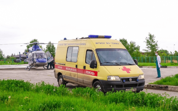 Упавшего с высоты пациента вертолетом доставили из Ижевска в Нижний Новгород