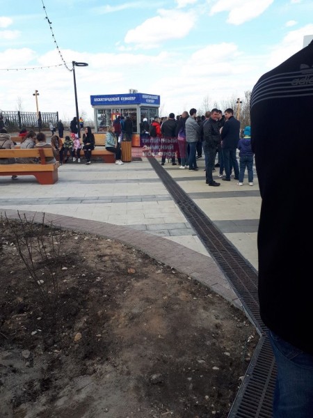 Огромная очередь выстроилась у Нижегородской канатной дороги 4 мая Огромная очередь выстроилась у Нижегородской канатной дороги 4 мая
