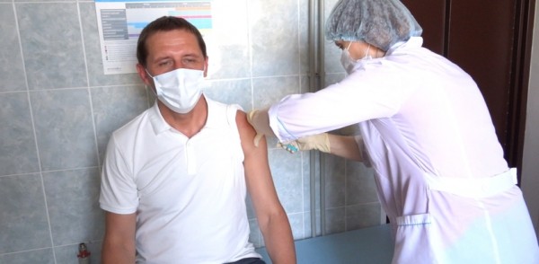 Первый замглавы администрации Нижнего Новгорода Дмитрий Сивохин привился от COVID-19 