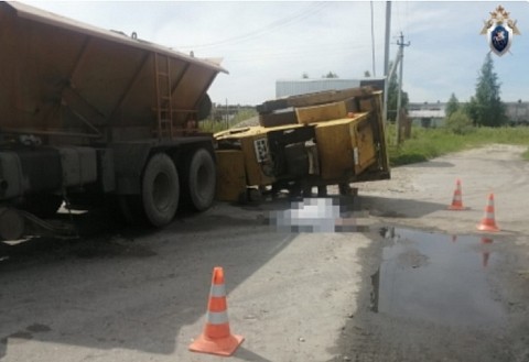 СК начал проверку из-за гибели рабочего при опрокидывании катка в Краснобаковском районе 