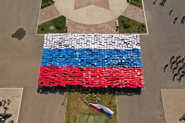 Более 1200 нижегородцев приняли участие во флешмобе в честь Дня России Более 1200 нижегородцев приняли участие во флешмобе в честь Дня России