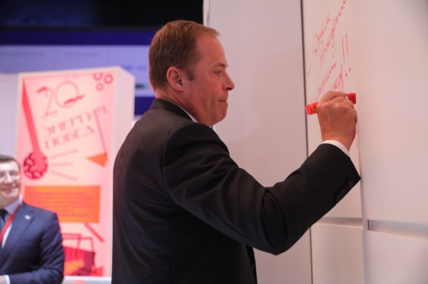 Более 30 гостей ПМЭФ-2021 оставили поздравления к 800-летию Нижнего Новгорода на стенде региона 