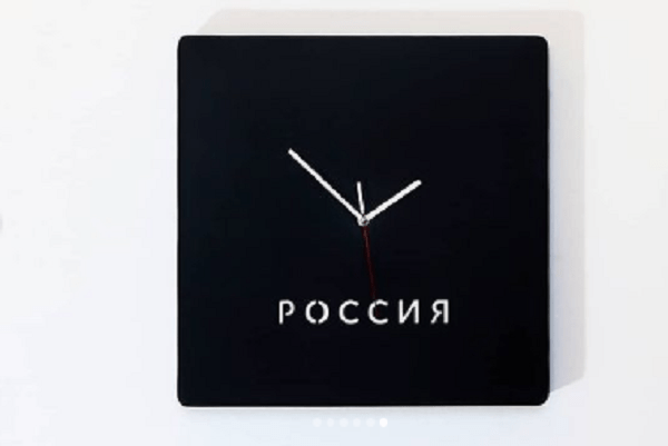 Часы с обратным ходом появились на доме Бориса Немцова в Нижнем Новгороде