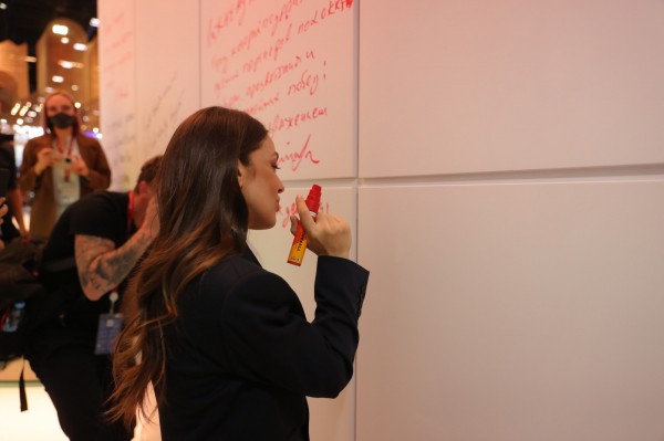 Более 30 гостей ПМЭФ-2021 оставили поздравления к 800-летию Нижнего Новгорода на стенде региона 