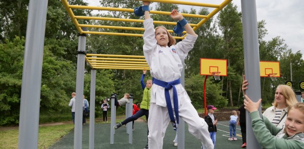 Первая воркаут-площадка из 17, устанавливаемых к 800-летию Нижнего Новгорода, открылась в Сормове