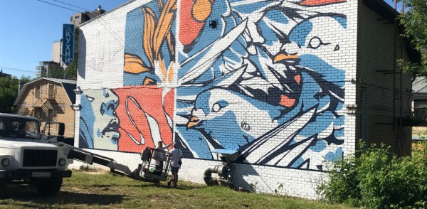 Художники из городов-побратимов создают стрит-арты на зданиях в Нижнем Новгороде 