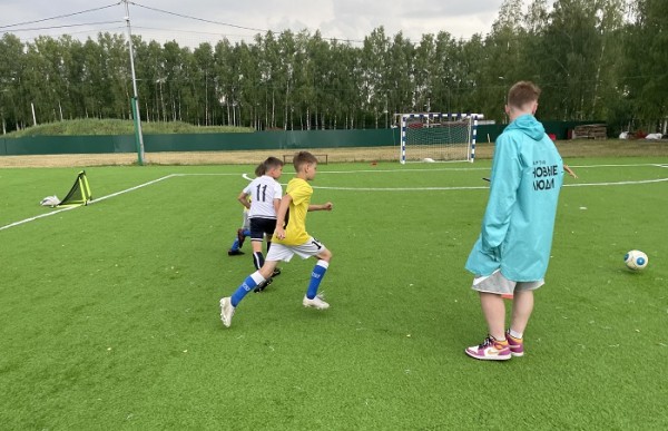 Детский футбольный турнир со звездами спорта провели «Новые люди» в Нижнем Новгороде