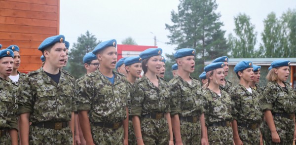 Родителей самых активных воспитанников лагеря «Хочу стать десантником» наградят благодарственными письмами