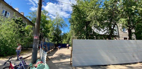 Жители третьего подъезда на ул. Светлоярской, 16 начали забирать вещи из пострадавших от взрыва квартир