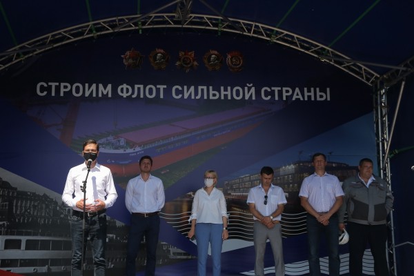 Юрий Шалабаев принял участие в церемонии спуска на воду сухогруза «Альфа Аквилон»