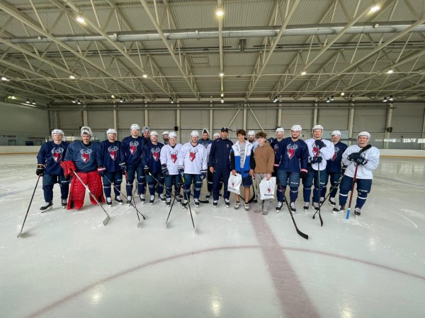 Подростки, спасшие маленького ребенка от похищения, побывали на тренировке нижегородского ХК «Торпедо» Подростки, спасшие маленького ребенка от похищения, побывали на тренировке нижегородского ХК «Торпедо»